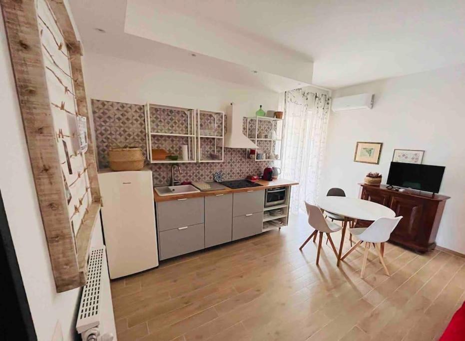 Cozy And Warm Flat In Villanova - Cagliari Exterior photo